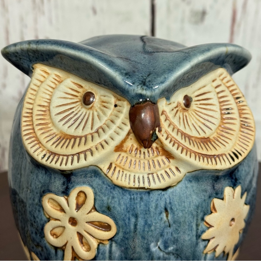 Ashland Home Collection Blue and Cream Ceramic Owl Figurine Beautiful Details - Picture 8 of 10